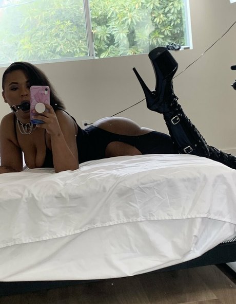 averyjane naked actress gallery