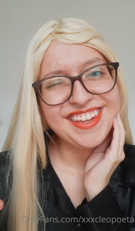 xxxcleopoeta beautiful model image