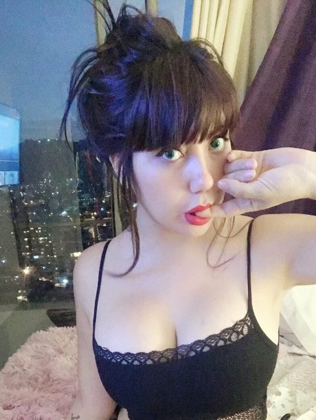 Aliceinwondercat pretty model img