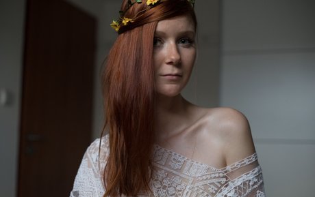 LittleBee hot pornstar img