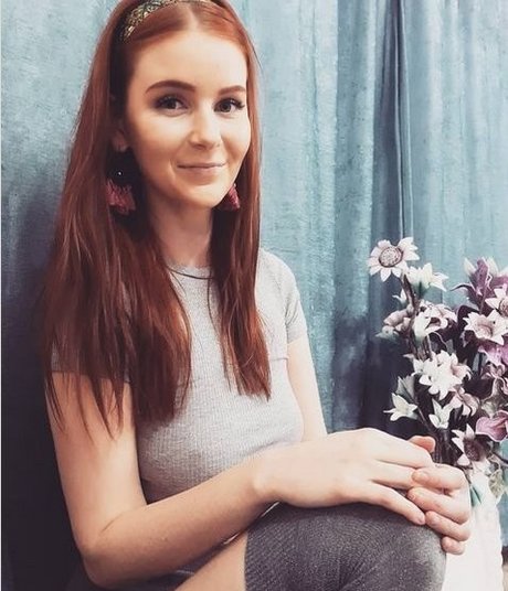 LittleBee pornstar adult gallery