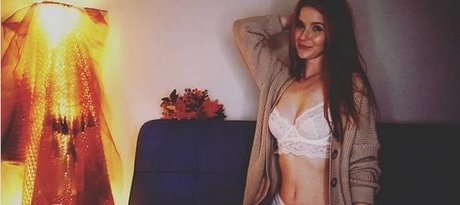 LittleBee nude star img