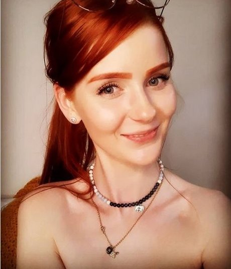 LittleBee model sexy picture