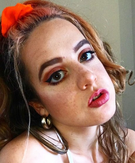 Venus Energy pretty model gallery