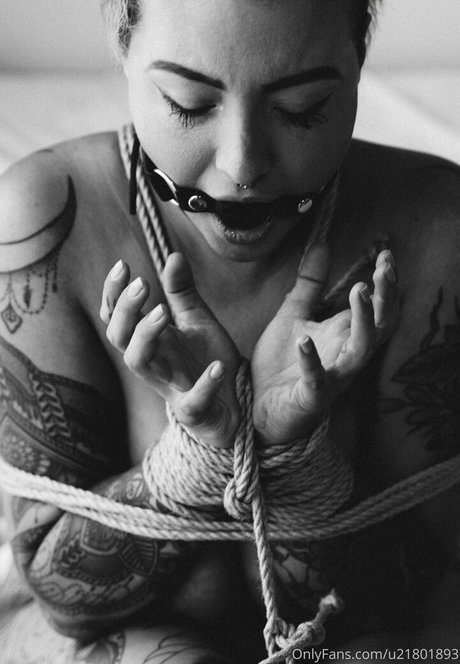 lunalynn26 erotic model picture