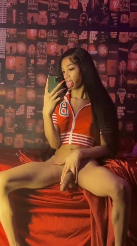 MswetwetBanks sexy star img