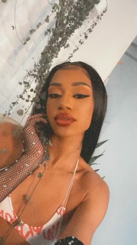 MswetwetBanks model hot img