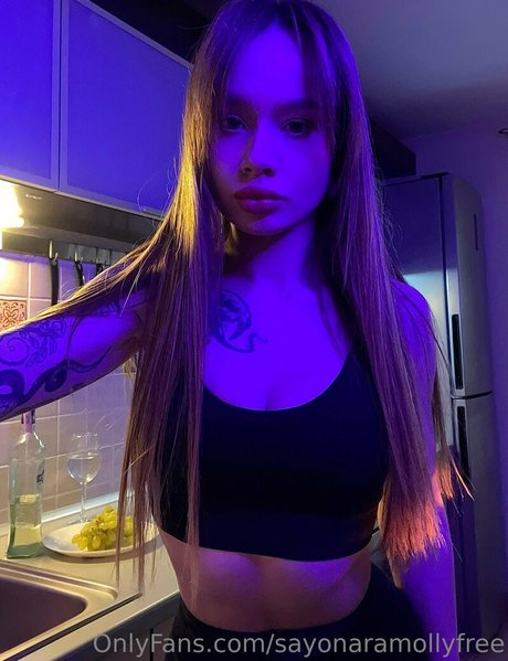 sayonaramollyfree model naked pic