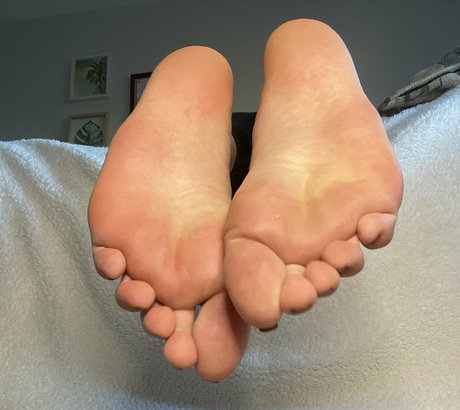 feetznation model nude picture