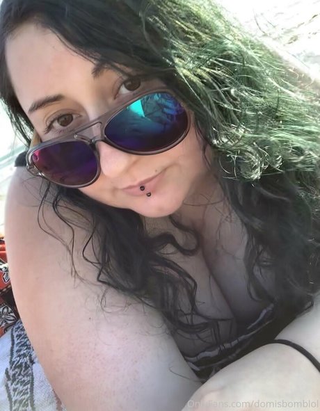 domisbomb best model photo