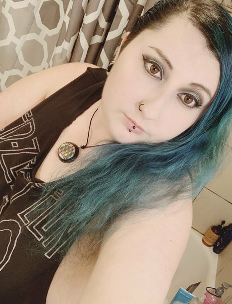 domisbomb beautiful actress pics