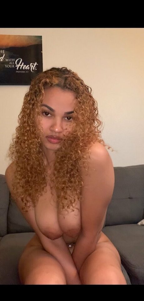 krispycreamm naked model photos