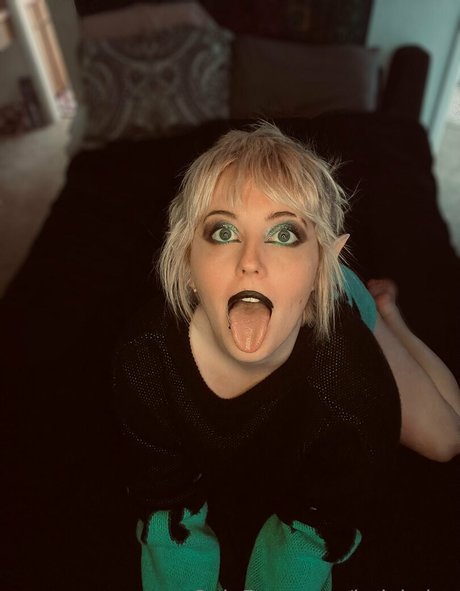 holykoley adult model archive