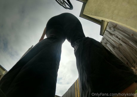 holykoley nude model image