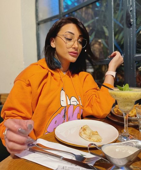 Chen Levi hd pornstar picture