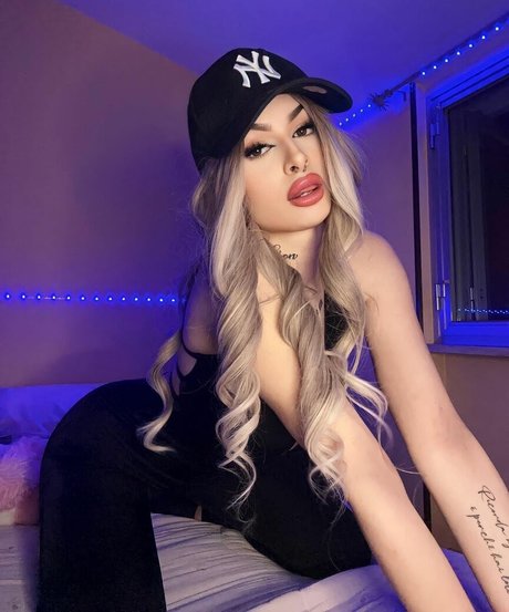 aliih hx star erotic photos