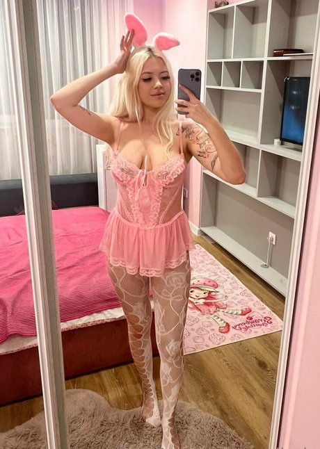 cyndi vip nude actress pic