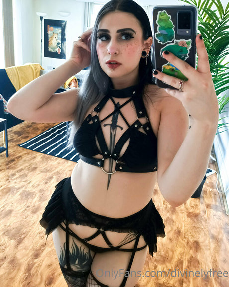 divinelyfree best actress photo