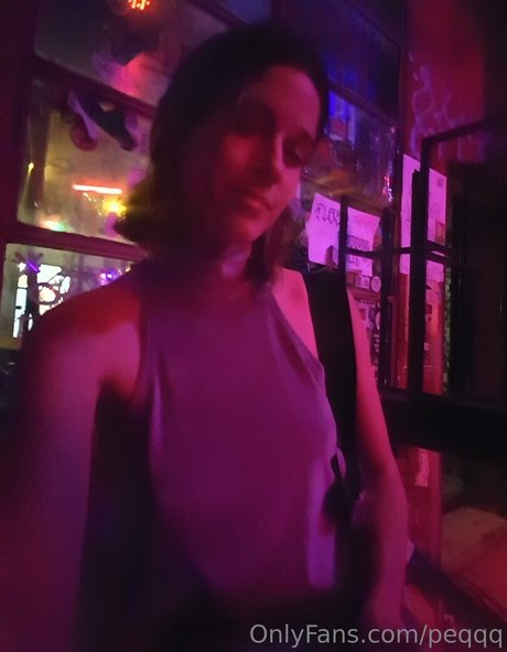 peqqq naked actress pics