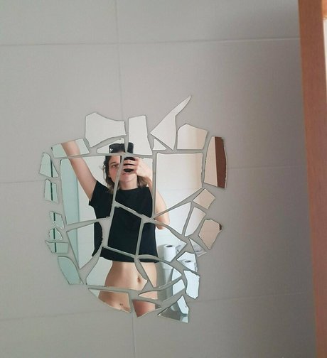 peqqq pornographic model picture