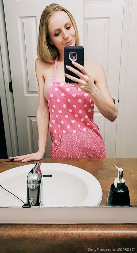 Elle Dainty nudes pornstar image