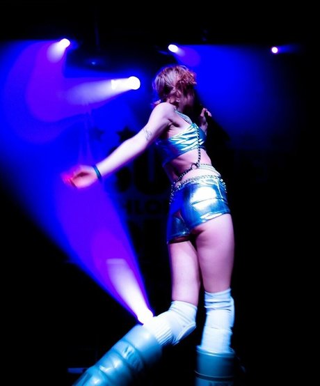 Chloe Moriondo model top photo