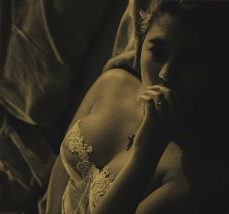 Lia Marie Johnson model top galleries