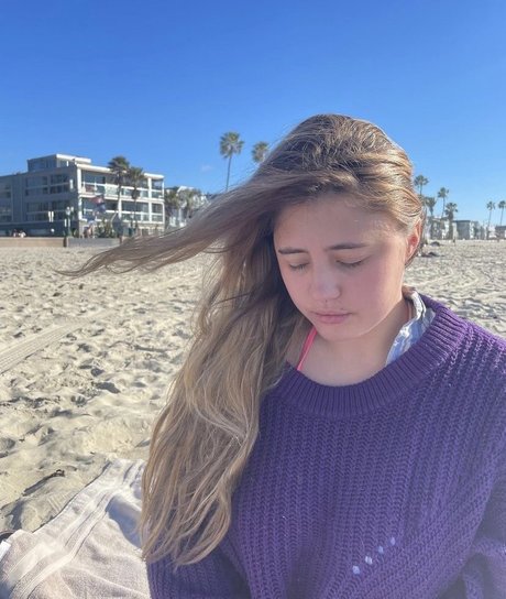 Lia Marie Johnson sexy star photo