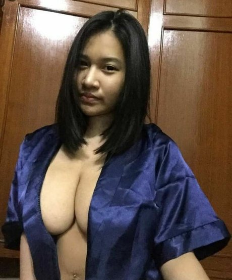 Warunee Thanyaphu star sexy galleries