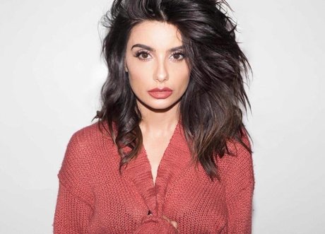 Mikaela Hoover pornstar xxx img