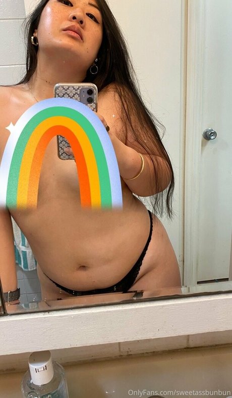 busty mom onlyfans hot photo