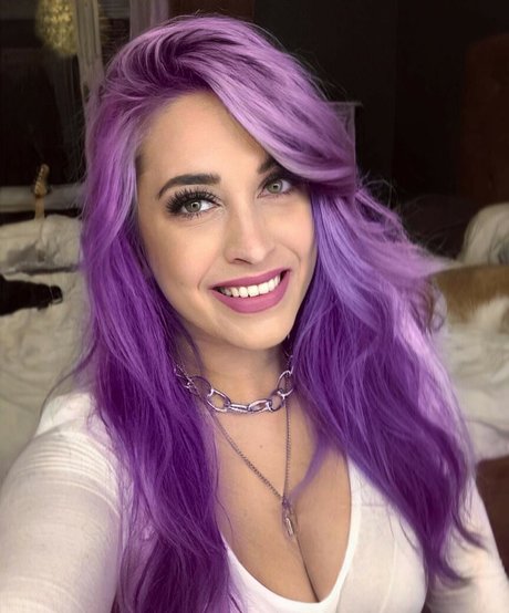 Copycatish high quality pornstar pic