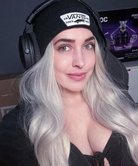 Copycatish nude model pics