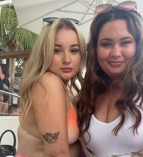 Leanne Campbell art model pics