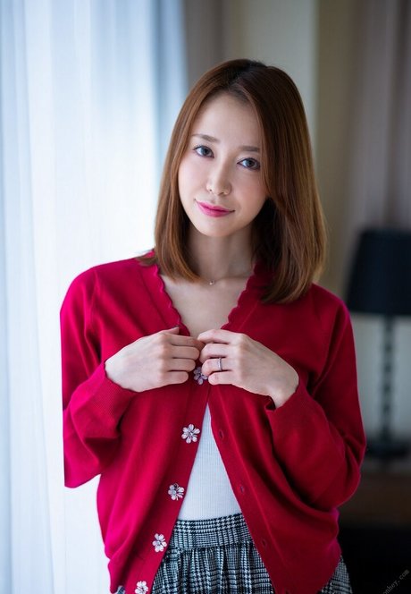 Yu Shinoda pornstar top picture