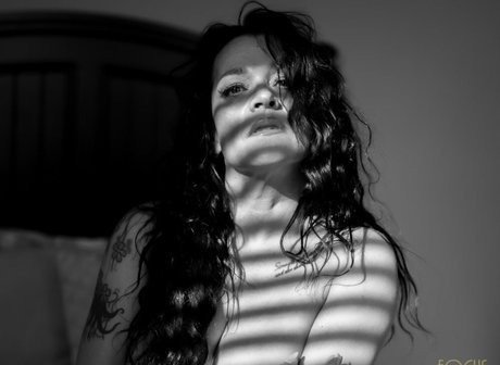 focus boudoir porn actress image