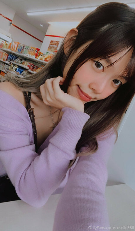 roselle888 model naked photo