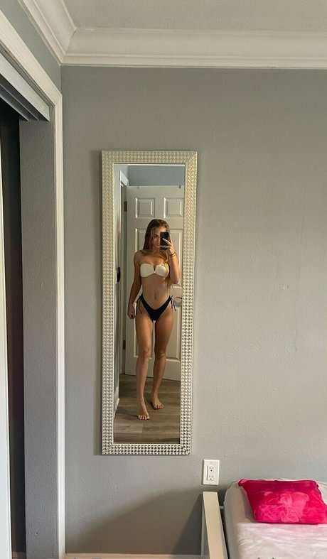 yourgirlzoey nudes model image