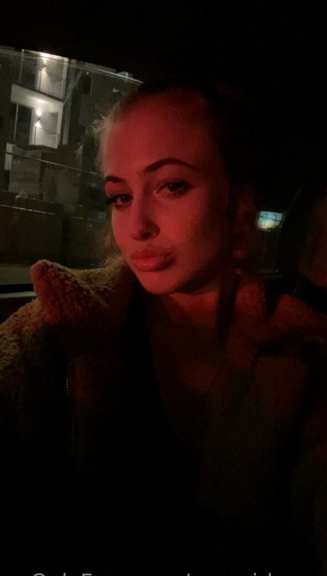 yourgirlzoey star naked photo