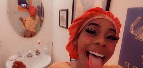 Urfavgirlfriend beautiful model img