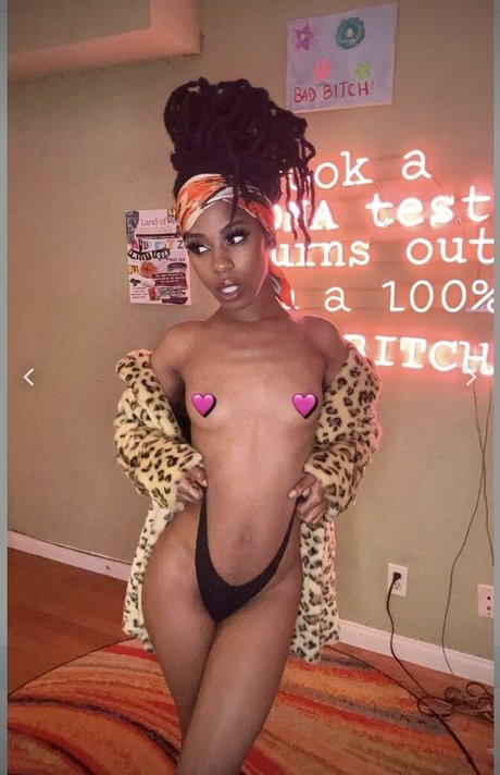 Urfavgirlfriend art model pics