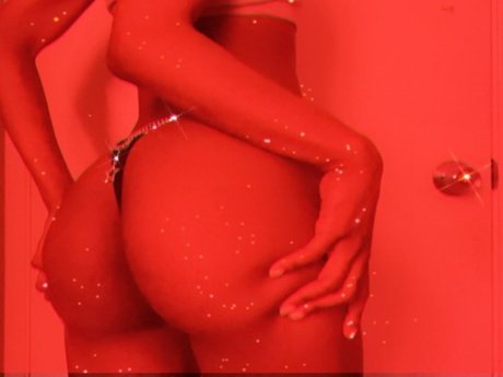 Urfavgirlfriend porn model img