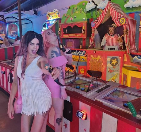 Tommi Terror erotic model pics