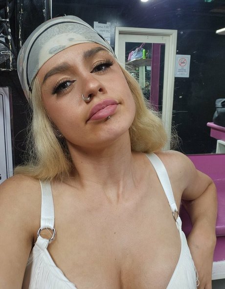 Tommi Terror porn model photo