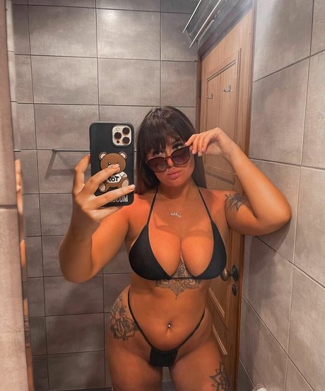 Beth Halsey sexy star pic