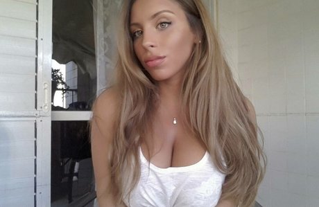 Tami Bar star nude image