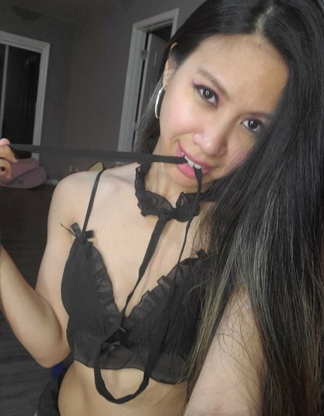 JuicyPinaypple sex pornstar pics