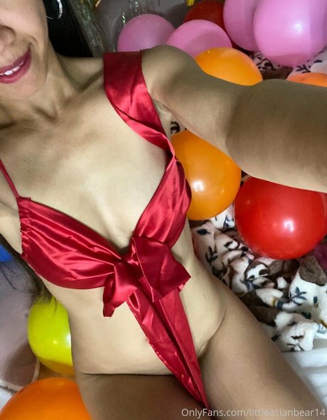 JuicyPinaypple sexy pornstar pictures