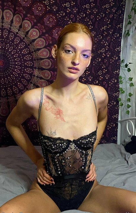 favouriteredheadbella beautiful star pictures