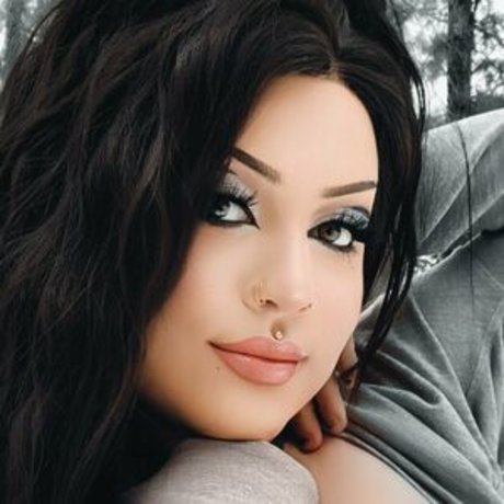 illbeurgirl model adult image